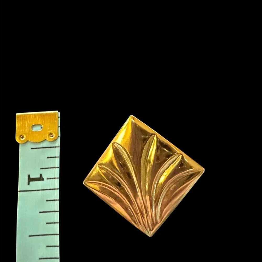 Vintage Gold Tone Art Deco Style Clip-On Earrings‎ Diamond Shape Fan Design